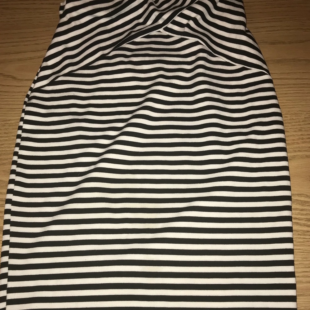 Black and white strip pencil skirt